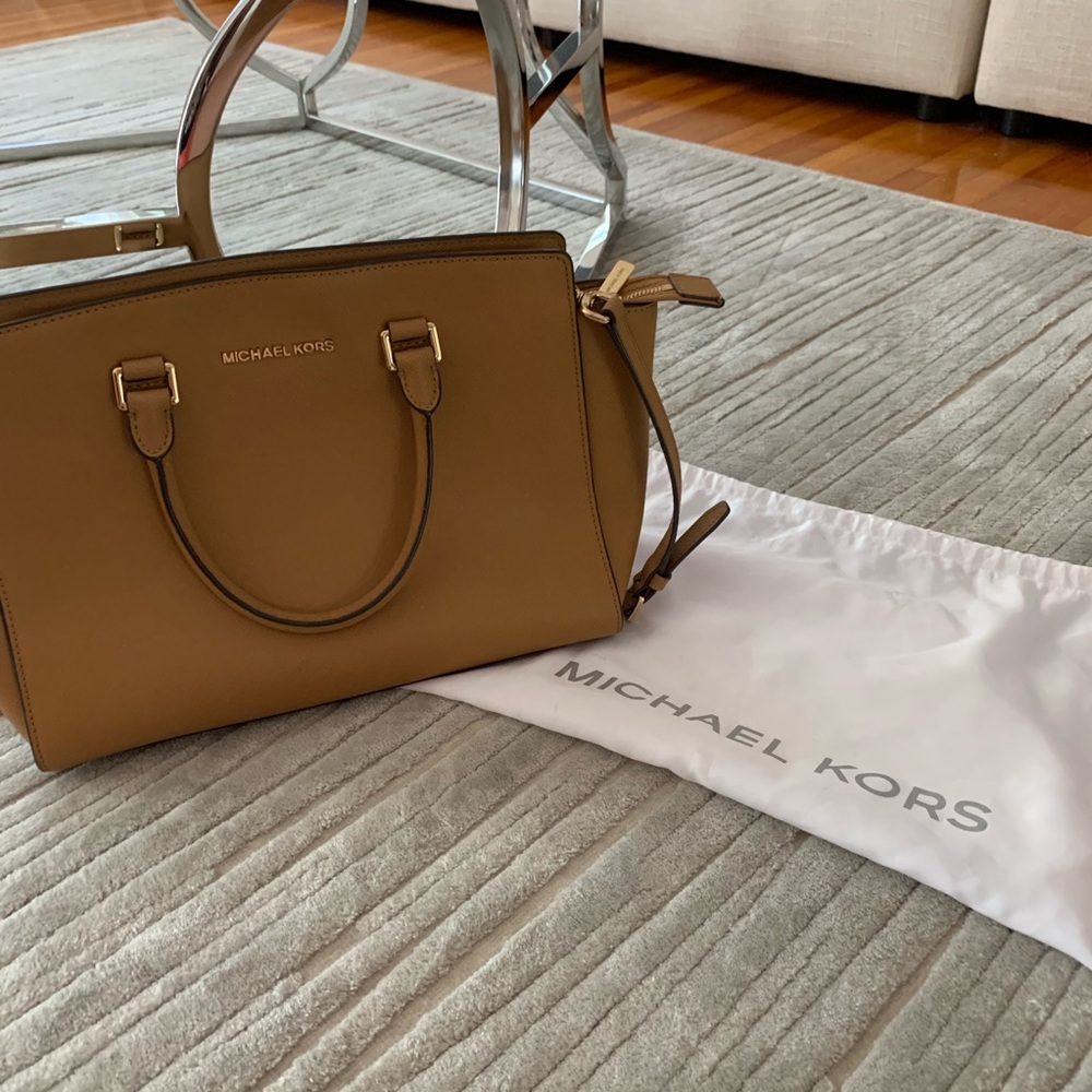 Michael Kors Large Selma Bag in Peanut